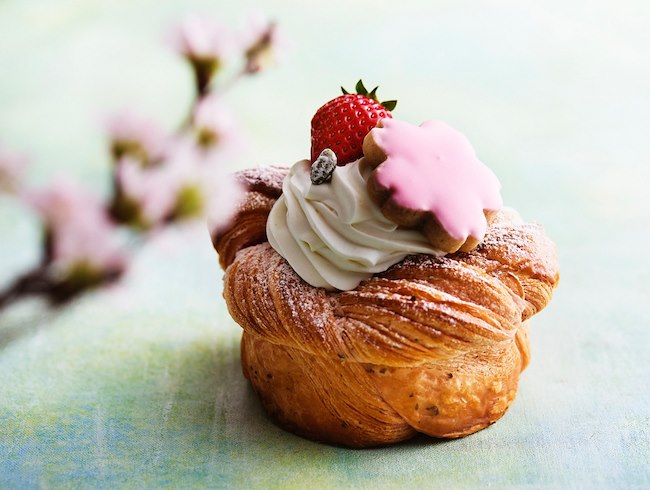 sakura croissant